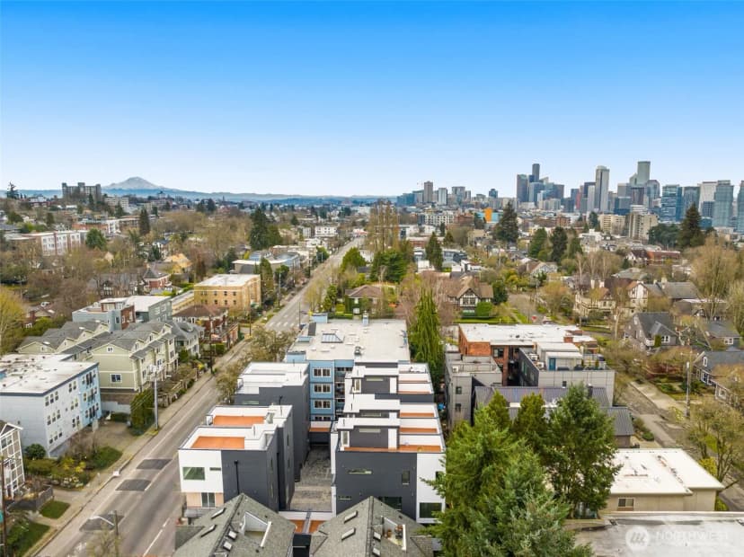 Property photo for 1127 B 10th Avenue E, Seattle photo 20