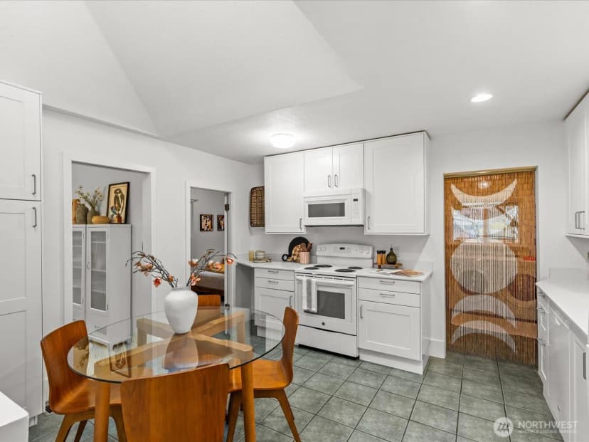 Property photo for 8117 17th Avenue Sw, Seattle photo 9
