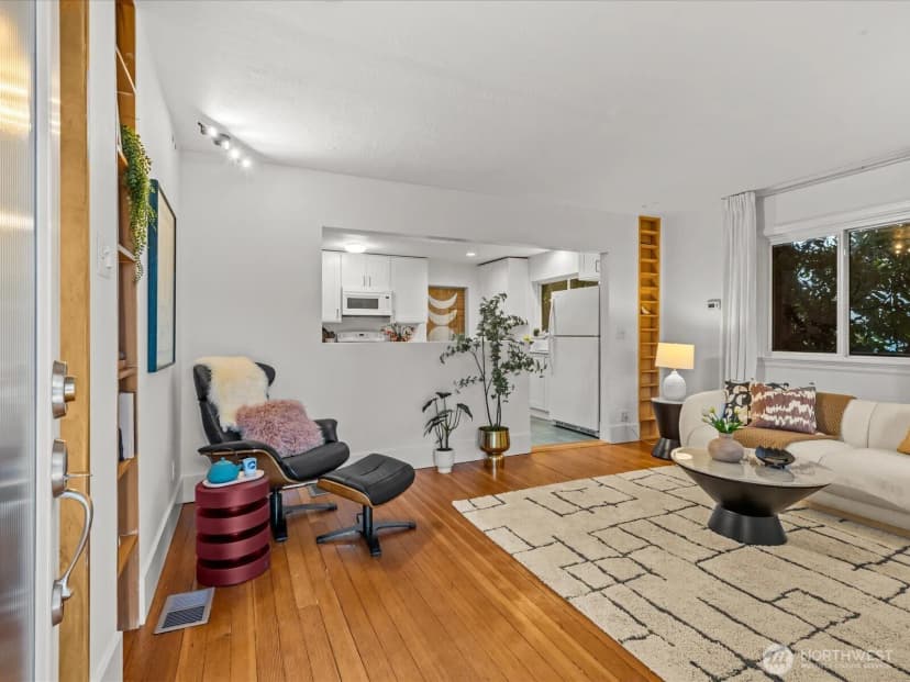 Property photo for 8117 17th Avenue Sw, Seattle photo 3
