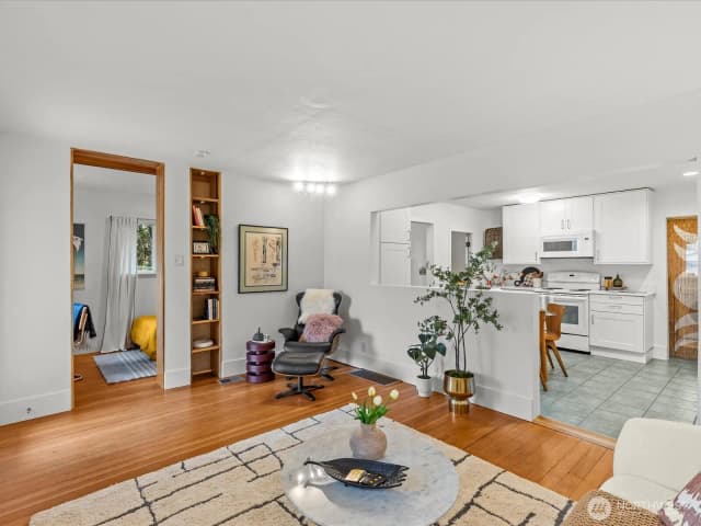 Property photo for 8117 17th Avenue Sw, Seattle photo 4