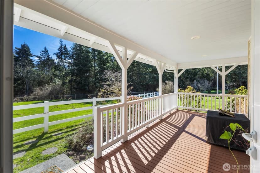 Property photo for 1870 W Cloud Way, Oak Harbor photo 8