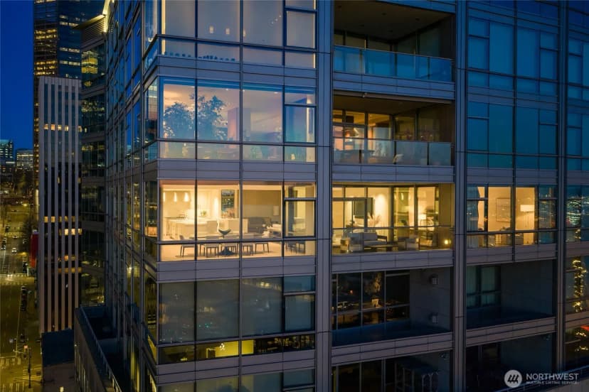 Property photo for 715 2nd Avenue #1702, Seattle photo 2