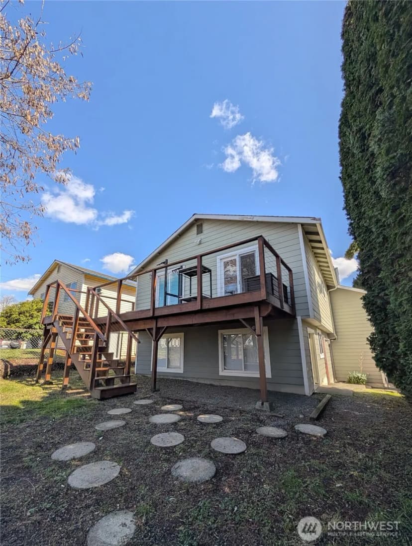 Property photo for 10341 Stone Avenue N, Seattle photo 18