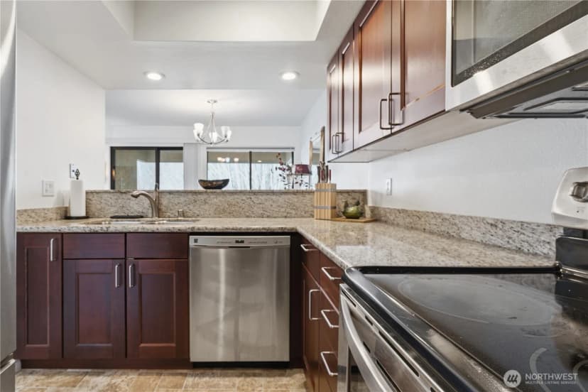 Property photo for 10101 Se 3rd Street #402, Bellevue photo 10