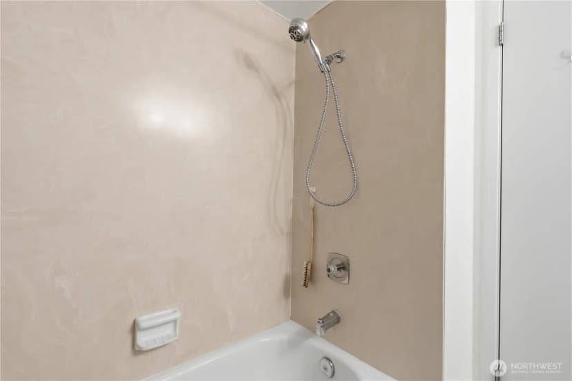 Property photo for 10101 Se 3rd Street #402, Bellevue photo 19