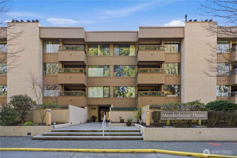 Property photo for 10101 Se 3rd Street #402, Bellevue photo 2