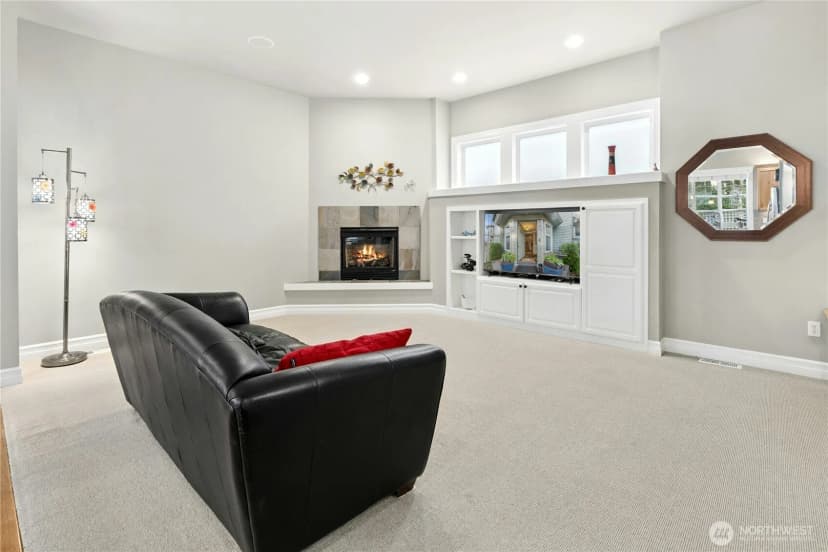 Property photo for 2411 30th Avenue Ne, Issaquah photo 11