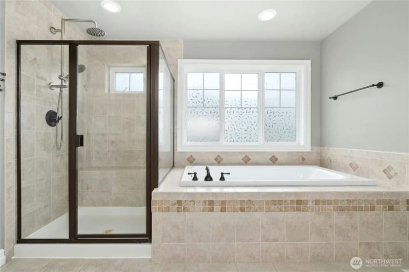 Property photo for 2411 30th Avenue Ne, Issaquah photo 21