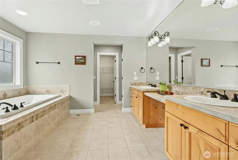 Property photo for 2411 30th Avenue Ne, Issaquah photo 20