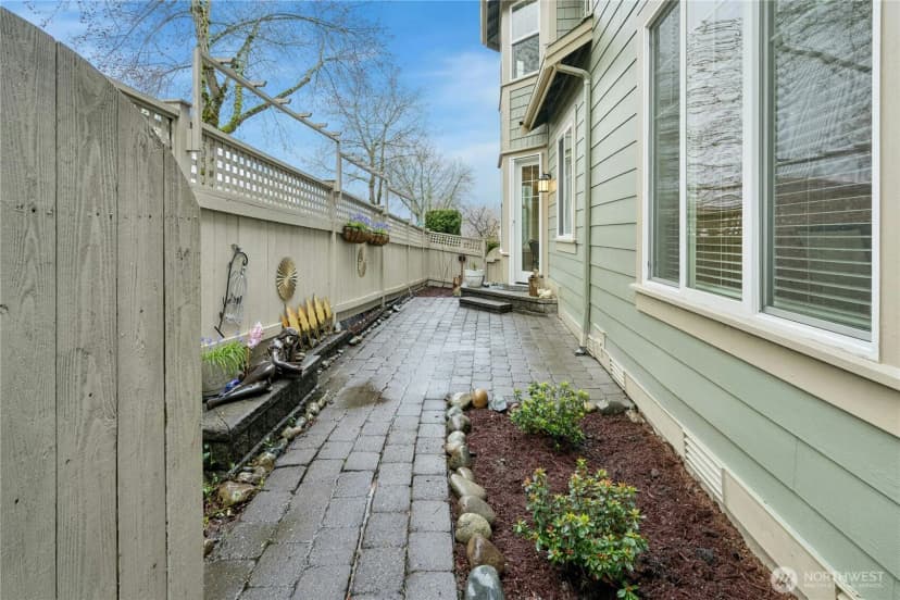 Property photo for 2411 30th Avenue Ne, Issaquah photo 35