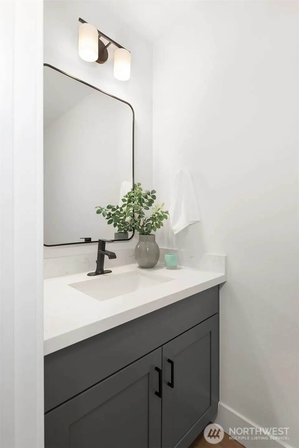 Property photo for 6037 42nd Avenue Sw #b, Seattle photo 12