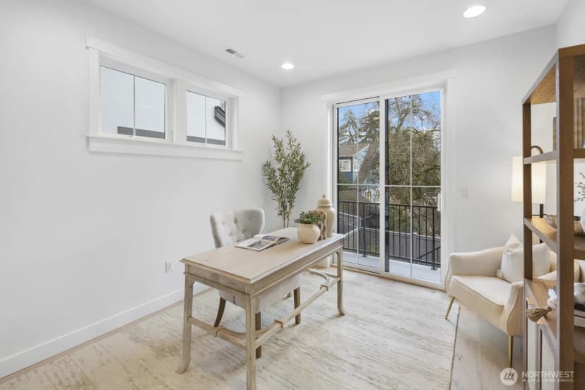 Property photo for 208 35th Avenue E, Seattle photo 15