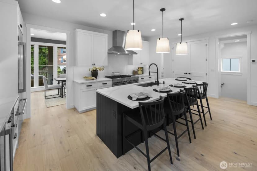 Property photo for 208 35th Avenue E, Seattle photo 11