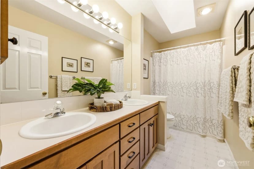 Property photo for 2401 Lyons Avenue Ne, Renton photo 22