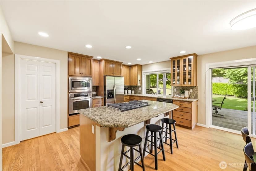 Property photo for 2401 Lyons Avenue Ne, Renton photo 8