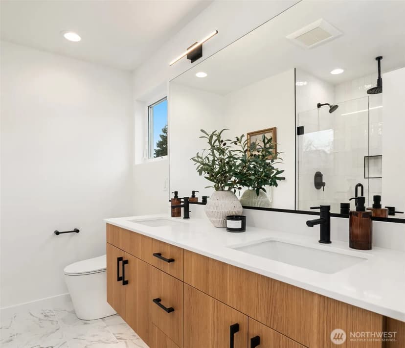 Property photo for 219 Ne 75th Street, Seattle photo 19