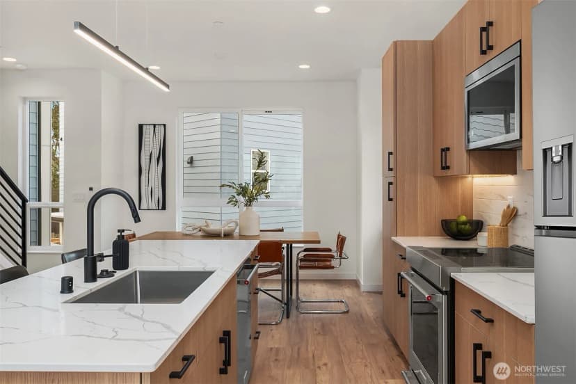 Property photo for 219 Ne 75th Street, Seattle photo 7