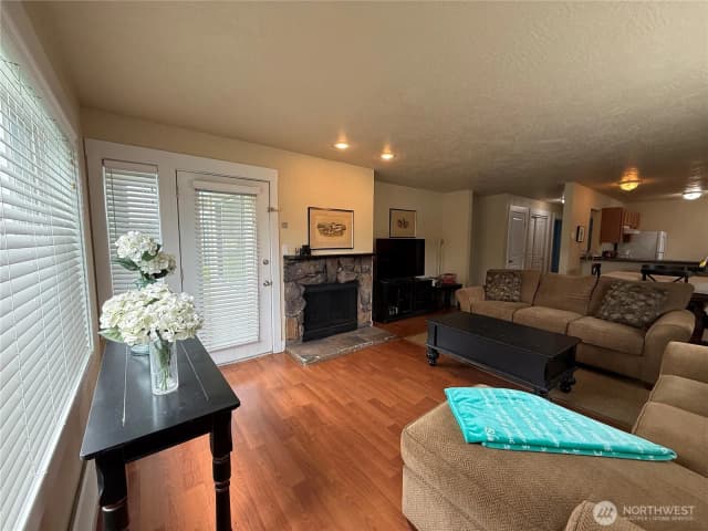 Property photo for 210 26th Street Nw #411/12, Long Beach photo 2