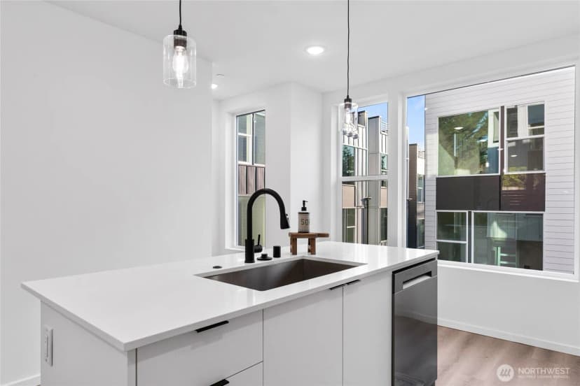 Property photo for 12510 35th Avenue Ne #e, Seattle photo 16