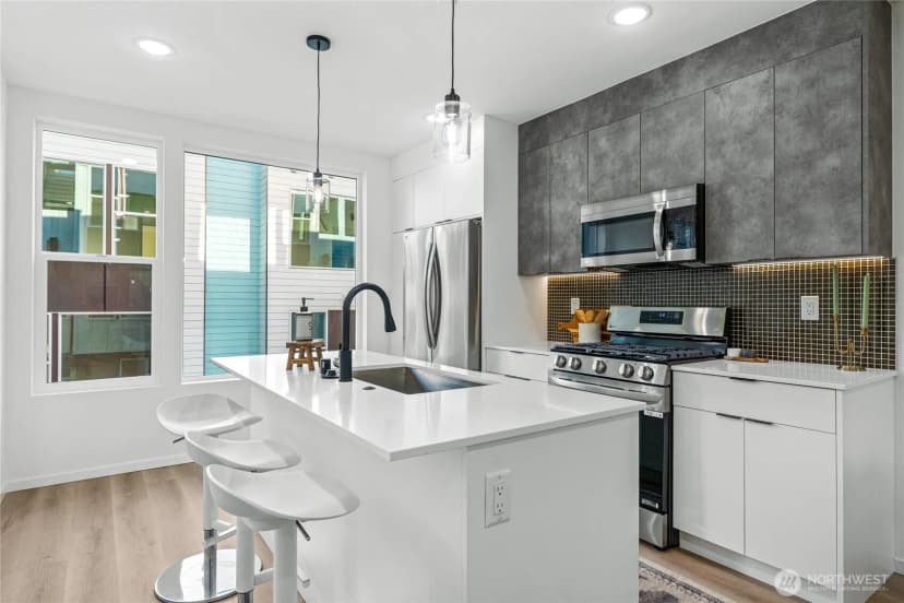 Property photo for 12510 35th Avenue Ne #e, Seattle photo 14