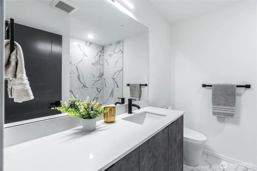 Property photo for 12510 35th Avenue Ne #e, Seattle photo 7