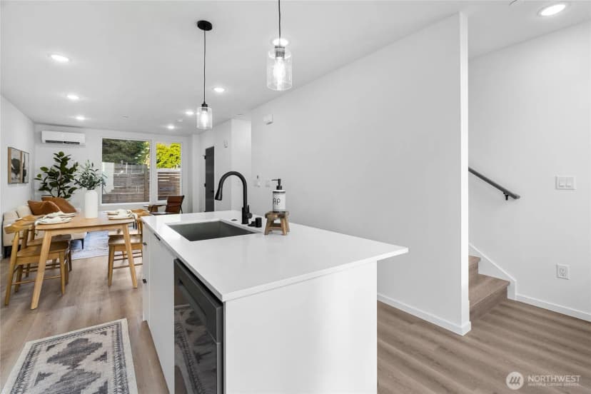 Property photo for 12510 35th Avenue Ne #e, Seattle photo 18