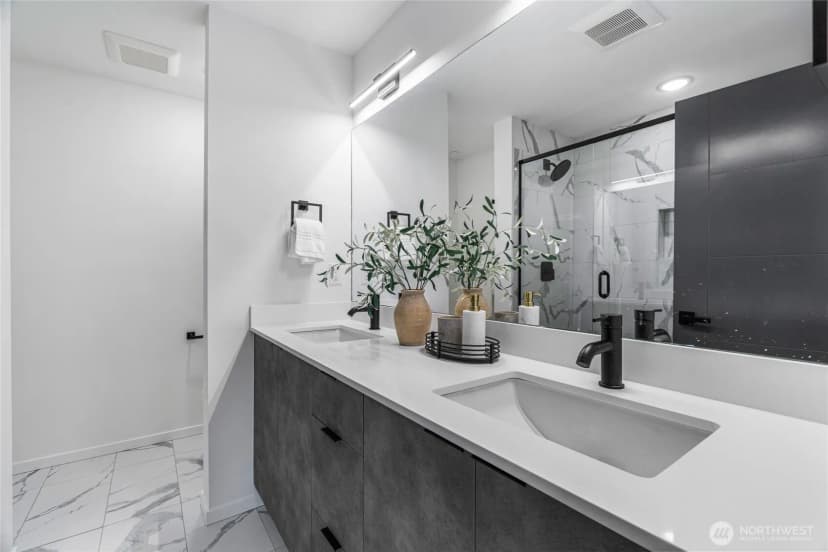 Property photo for 12510 35th Avenue Ne #e, Seattle photo 20