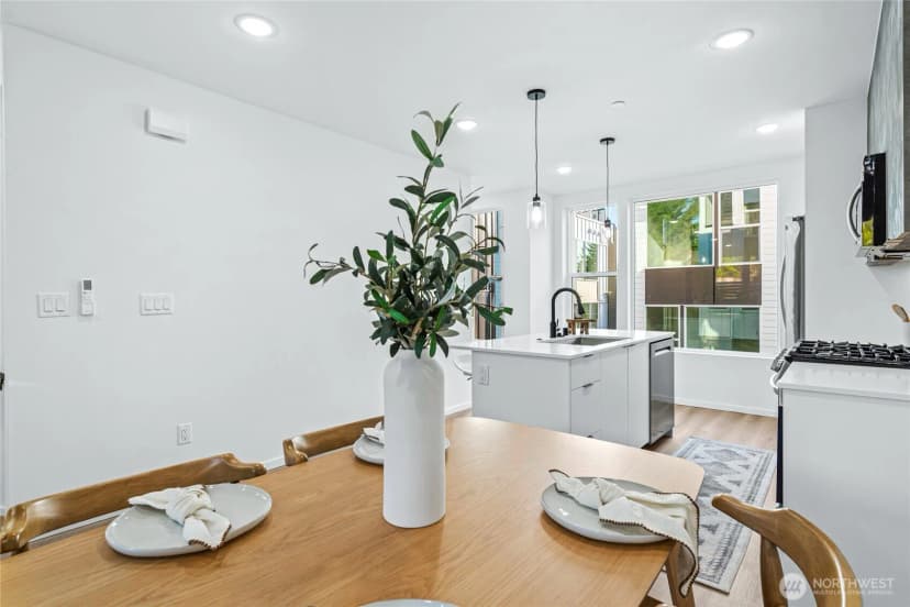 Property photo for 12510 35th Avenue Ne #e, Seattle photo 13