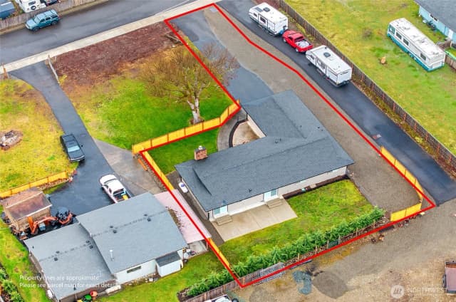Property photo for 16517 43rd Avenue E, Tacoma photo 2