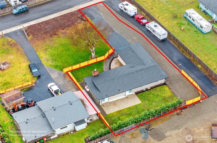 Property photo for 16517 43rd Avenue E, Tacoma photo 2