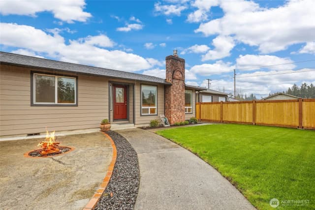 Property photo for 16517 43rd Avenue E, Tacoma photo 3