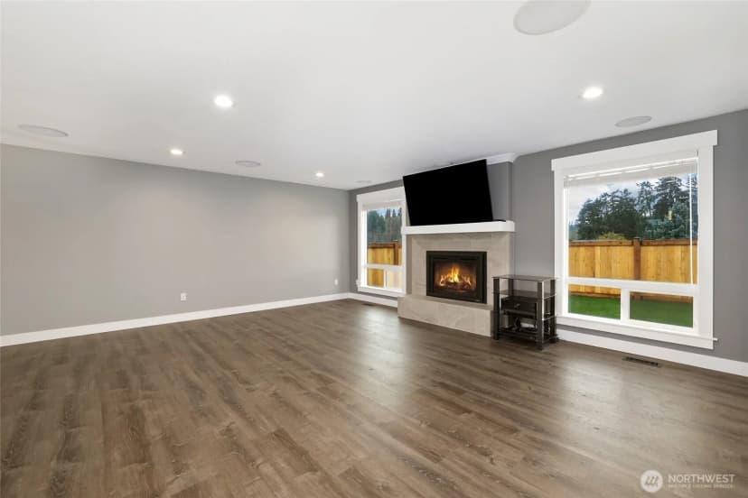 Property photo for 16517 43rd Avenue E, Tacoma photo 8
