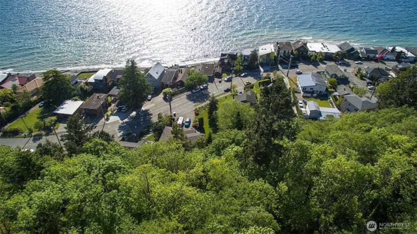 Property photo for 5426 Beach Drive Sw, Seattle photo 4
