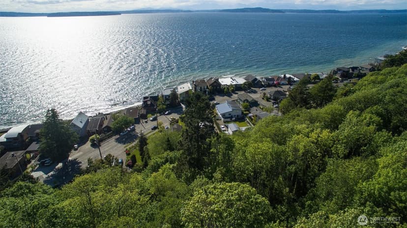 Property photo for 5426 Beach Drive Sw, Seattle photo 2