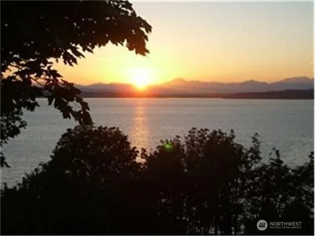 Property photo for 5426 Beach Drive Sw, Seattle photo 9