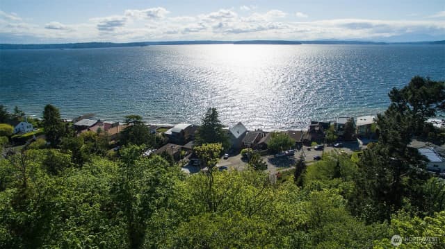 Property photo for 5426 Beach Drive Sw, Seattle