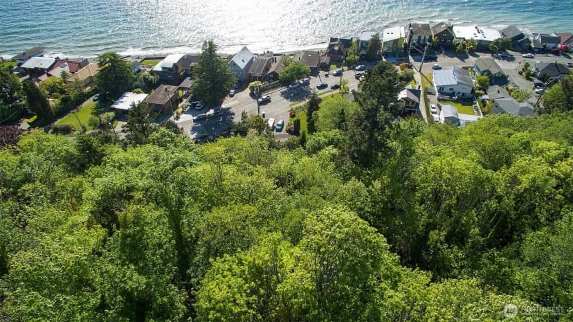 Property photo for 5426 Beach Drive Sw, Seattle photo 3