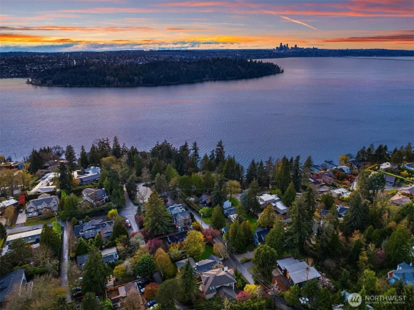 Property photo for 8021 Se 57th Street, Mercer Island photo 4