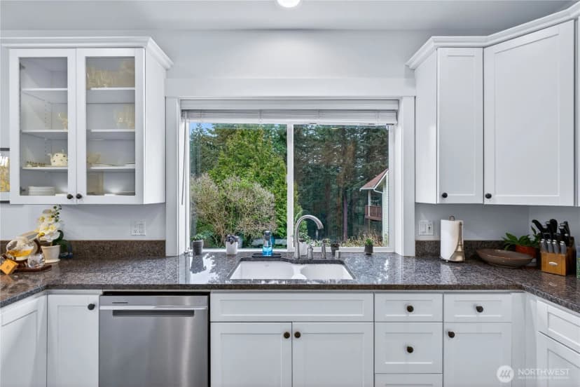 Property photo for 2016 Cascade Street, Anacortes photo 6