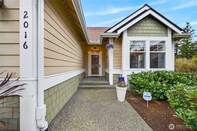 Property photo for 2016 Cascade Street, Anacortes photo 2