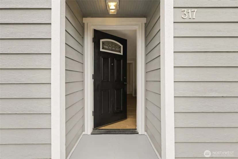 Property photo for 317 Sw 124th Street, Seattle photo 3