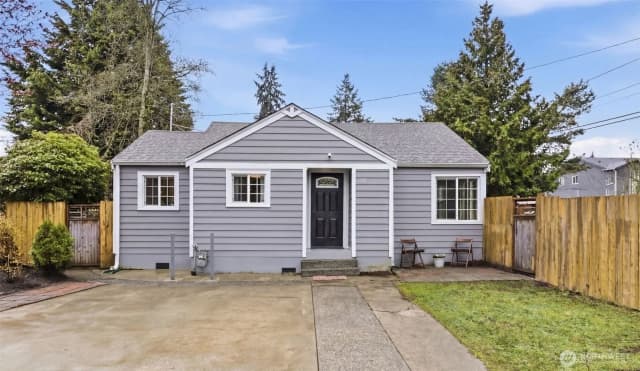 Property photo for 317 Sw 124th Street, Seattle photo 2