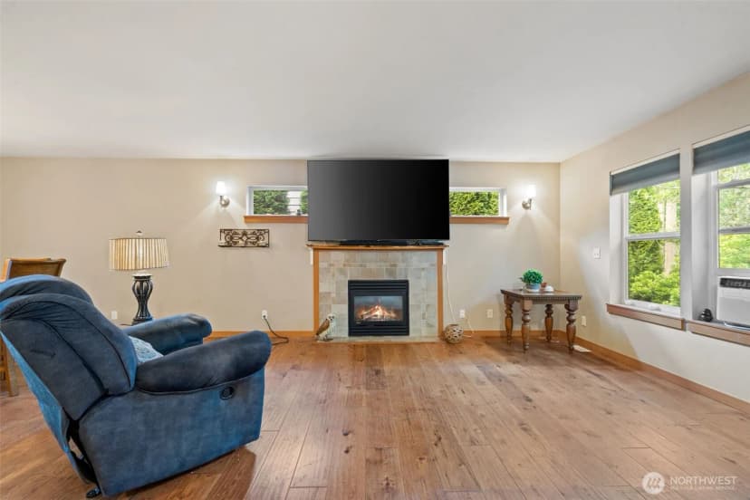 Property photo for 8992 Denise Place Ne, Bremerton photo 3