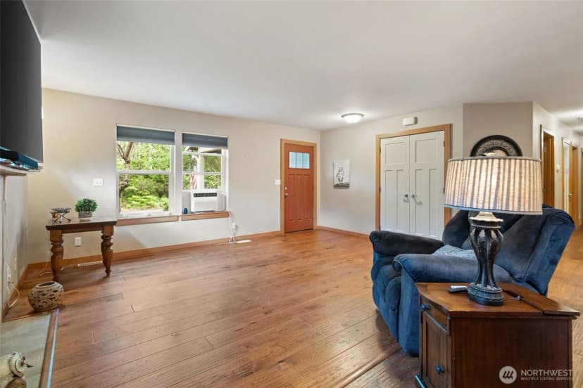 Property photo for 8992 Denise Place Ne, Bremerton photo 5