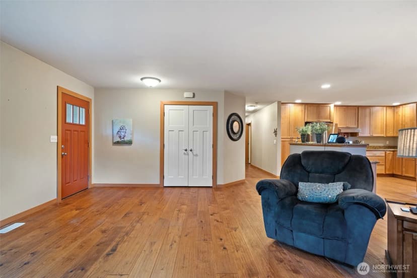 Property photo for 8992 Denise Place Ne, Bremerton photo 6