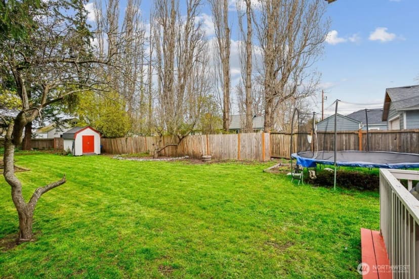 Property photo for 950 Se 4th Avenue, Oak Harbor photo 8
