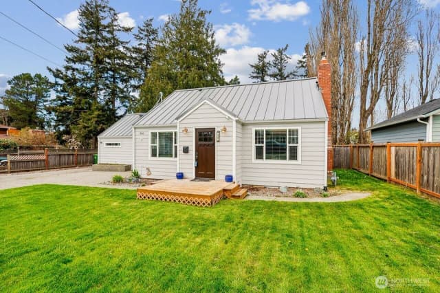 Property photo for 950 Se 4th Avenue, Oak Harbor photo 3