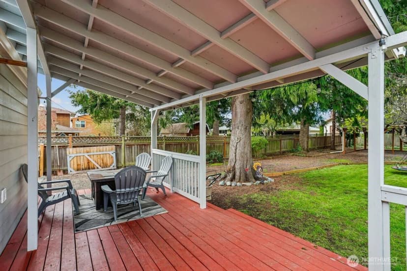 Property photo for 950 Se 4th Avenue, Oak Harbor photo 18
