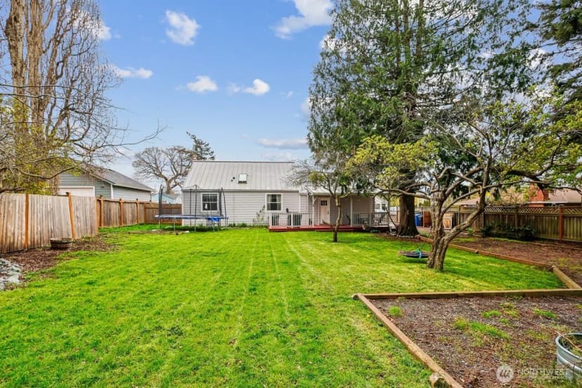 Property photo for 950 Se 4th Avenue, Oak Harbor photo 6