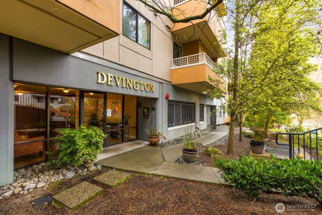 Property photo for 7600 Se 29th St #311, Mercer Island photo 2